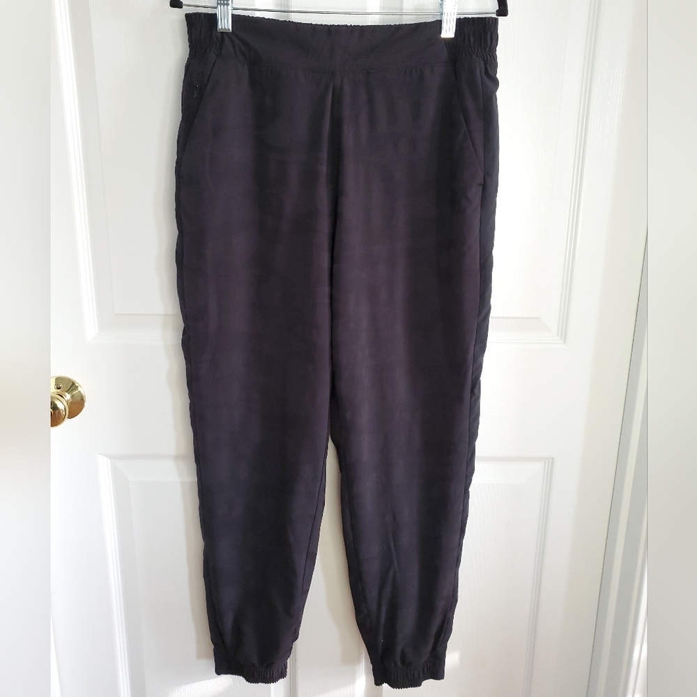 Athleta Black Camouflage Textured Lined Jogger Pants. Size 10. #SW